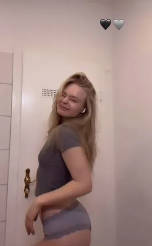 Marieejoan OnlyFans Leaked Free Thumbnail Picture - #gQTKER5TXN