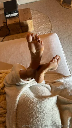 Mariefrenchfeetgirlfree OnlyFans Leaked Free Thumbnail Picture - #pNeVIoAP2X