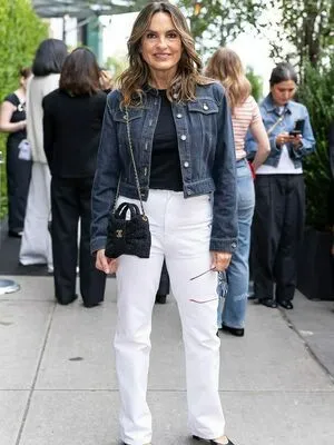 Mariska Hargitay OnlyFans Leaked Free Thumbnail Picture - #PAy1L8ReR8