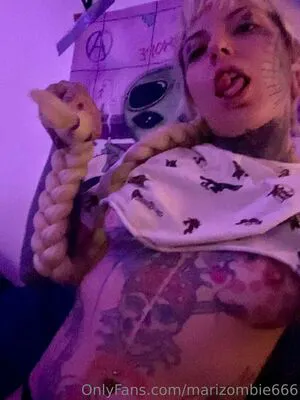 Marizombie666 OnlyFans Leaked Free Thumbnail Picture - #8MrG3G4mpz