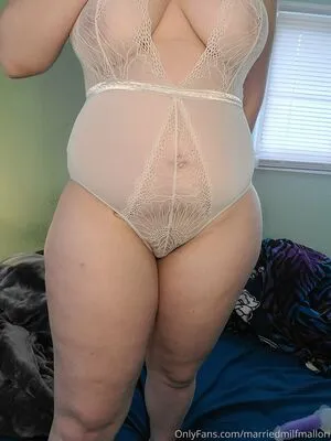 Marriedmilfmallori OnlyFans Leaked Free Thumbnail Picture - #Q4oZVOXmwh