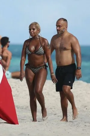 Mary J Blige OnlyFans Leaked Free Thumbnail Picture - #ME0EmkBRUo