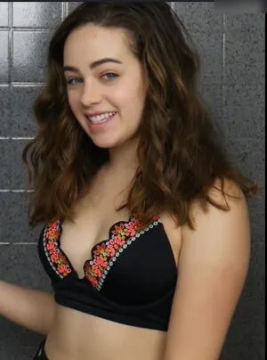 Mary Mouser OnlyFans Leaked Free Thumbnail Picture - #Do05uiffRE