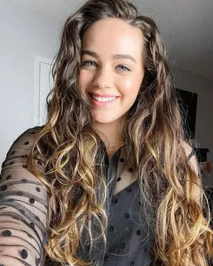 Mary Mouser OnlyFans Leaked Free Thumbnail Picture - #P3FjI5RCkF