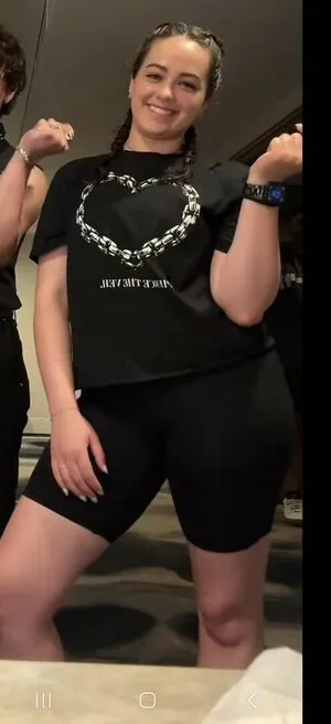 Mary Mouser OnlyFans Leaked Free Thumbnail Picture - #VmFinFAOPa