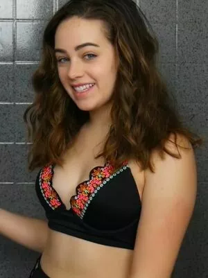 Mary Mouser OnlyFans Leaked Free Thumbnail Picture - #e2WmHSIVMs