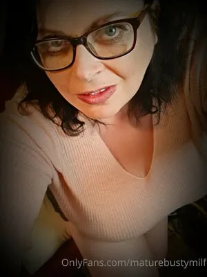 Maturebustymom OnlyFans Leaked Free Thumbnail Picture - #gijRO5RENy