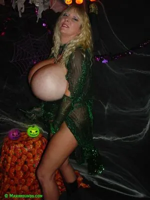 Maxi Mounds OnlyFans Leaked Free Thumbnail Picture - #2Su6Sty4gN