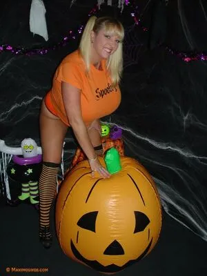 Maxi Mounds OnlyFans Leaked Free Thumbnail Picture - #3ChR9okvQr