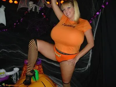 Maxi Mounds OnlyFans Leaked Free Thumbnail Picture - #XX30sbrkes
