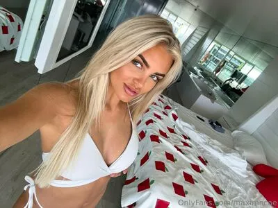 Maximecae OnlyFans Leaked Free Thumbnail Picture - #Ft0L6czok2