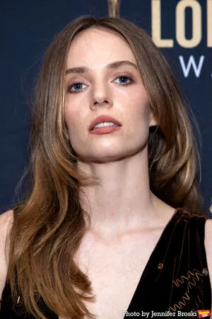 Maya Hawke OnlyFans Leaked Free Thumbnail Picture - #0x9oFExcOq