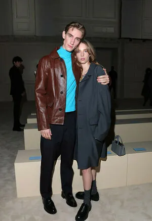 Maya Hawke OnlyFans Leaked Free Thumbnail Picture - #0xJufOLeLu