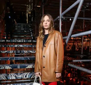 Maya Hawke OnlyFans Leaked Free Thumbnail Picture - #11PGeiKE0f