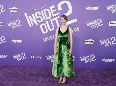 Maya Hawke OnlyFans Leaked Free Thumbnail Picture - #3dEmwyywY5