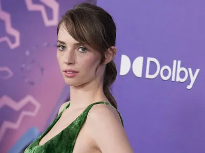 Maya Hawke OnlyFans Leaked Free Thumbnail Picture - #3f6jyzr04A