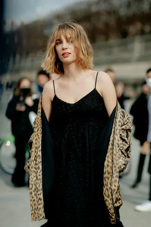 Maya Hawke OnlyFans Leaked Free Thumbnail Picture - #52kF0IPzCA