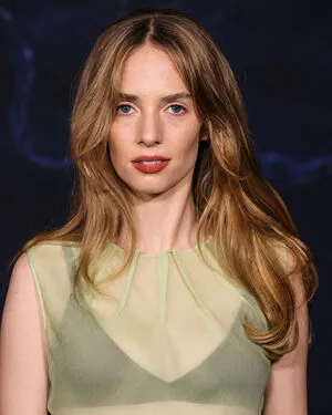 Maya Hawke OnlyFans Leaked Free Thumbnail Picture - #AlrXAjrAvR