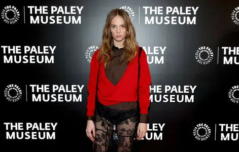 Maya Hawke OnlyFans Leaked Free Thumbnail Picture - #LNxSMoa0sv