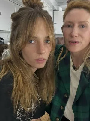 Maya Hawke OnlyFans Leaked Free Thumbnail Picture - #Pndtumb1wM