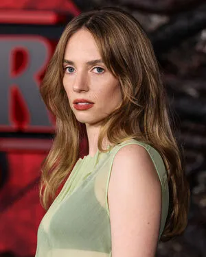 Maya Hawke OnlyFans Leaked Free Thumbnail Picture - #XLatZALD0r