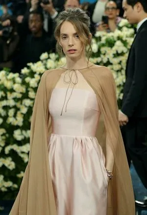 Maya Hawke OnlyFans Leaked Free Thumbnail Picture - #l4xDUnmNu7