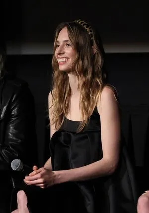 Maya Hawke OnlyFans Leaked Free Thumbnail Picture - #puSGg4tvg2