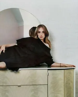 Maya Hawke OnlyFans Leaked Free Thumbnail Picture - #yorzT3o2V8