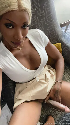 Maya Kinky Ext OnlyFans Leaked Free Thumbnail Picture - #fMeanqCmCs