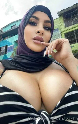 Mayakhalifa Thumbnail Picture