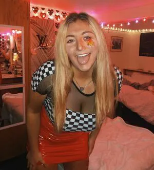 Meakelena OnlyFans Leaked Free Thumbnail Picture - #LGMMMIBWHP