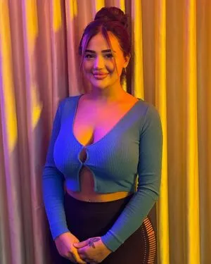 Melekazad OnlyFans Leaked Free Thumbnail Picture - #8Ke5eQvLaf