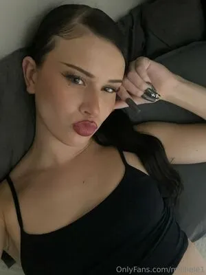 Melliele1 OnlyFans Leaked Free Thumbnail Picture - #1KVklxjWsA