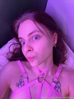 Mermaids Kiss OnlyFans Leaked Free Thumbnail Picture - #M3kFF3LauR