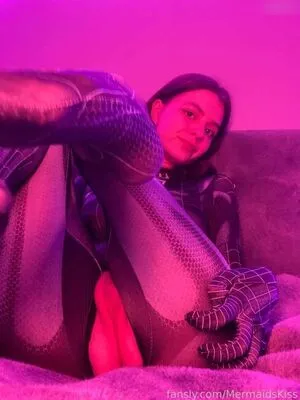 Mermaids Kiss OnlyFans Leaked Free Thumbnail Picture - #bEZKVlFo82