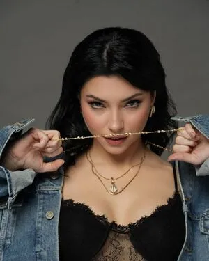 Merve Bolugur OnlyFans Leaked Free Thumbnail Picture - #63B2a2akBg