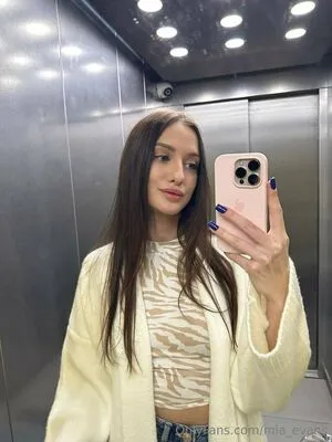 Mia Evans OnlyFans Leaked Free Thumbnail Picture - #4DeLBrG4AW
