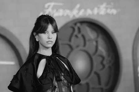 Mia Goth OnlyFans Leaked Free Thumbnail Picture - #niPo1nTsta