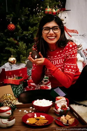 Mia Khalifa OnlyFans Leaked Free Thumbnail Picture - #2D6vqhYogv