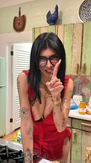 Mia Khalifa OnlyFans Leaked Free Thumbnail Picture - #8DDSDfKi2x