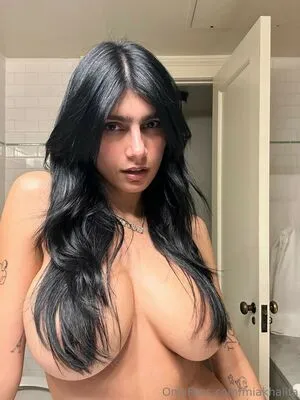 Mia Khalifa OnlyFans Leaked Free Thumbnail Picture - #9HxcDhrclF