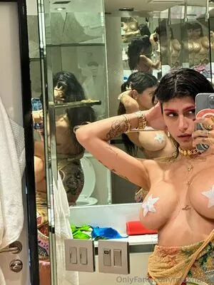 Mia Khalifa OnlyFans Leaked Free Thumbnail Picture - #GBFnyY1nfs
