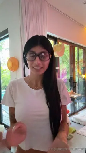 Mia Khalifa OnlyFans Leaked Free Thumbnail Picture - #UvV2snWx10