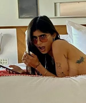 Mia Khalifa OnlyFans Leaked Free Thumbnail Picture - #HHNFDFneMg