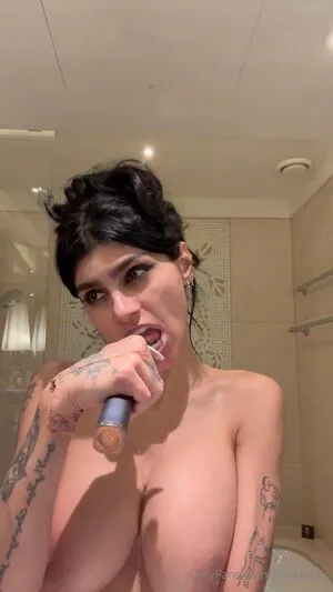 Mia Khalifa OnlyFans Leaked Free Thumbnail Picture - #p1oT81PuBj