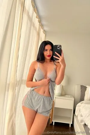 Miafallsfree OnlyFans Leaked Free Thumbnail Picture - #V28cYMegB1