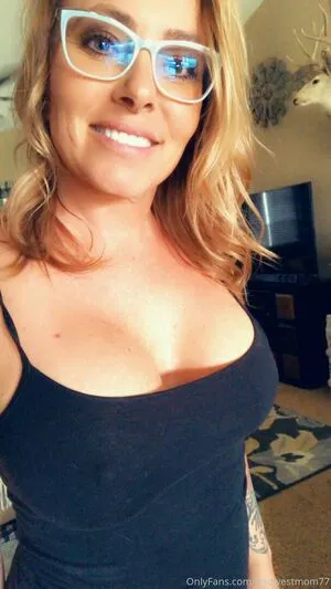 Midwestmom77 OnlyFans Leaked Free Thumbnail Picture - #6ZBaLJARwn