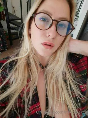 Mikhelaxxx OnlyFans Leaked Free Thumbnail Picture - #MGOrL4HxsR