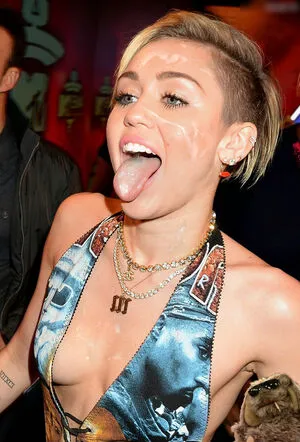 Miley Cyrus Fakes OnlyFans Leaked Free Thumbnail Picture - #CVP6VLjY2e