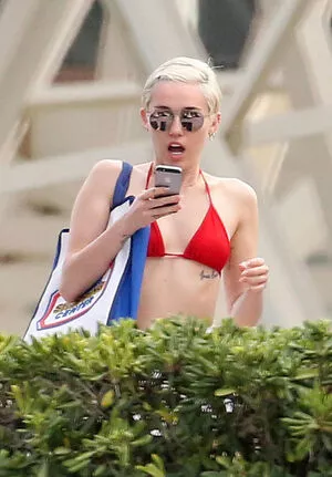 Miley Cyrus OnlyFans Leaked Free Thumbnail Picture - #013BiW7btq